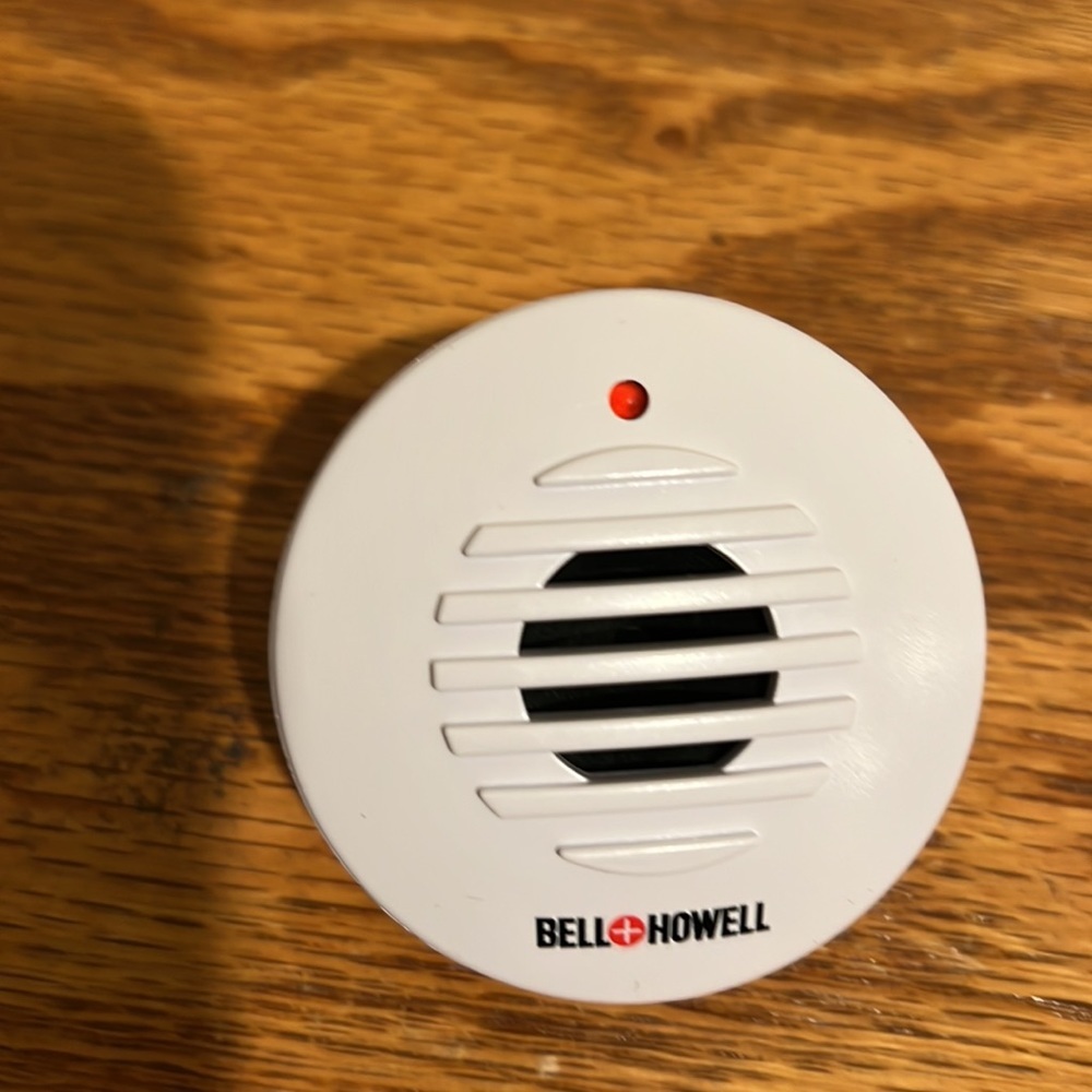 Bell & Howell Ultrasonic Pest Repeller - Picture 10 of 13